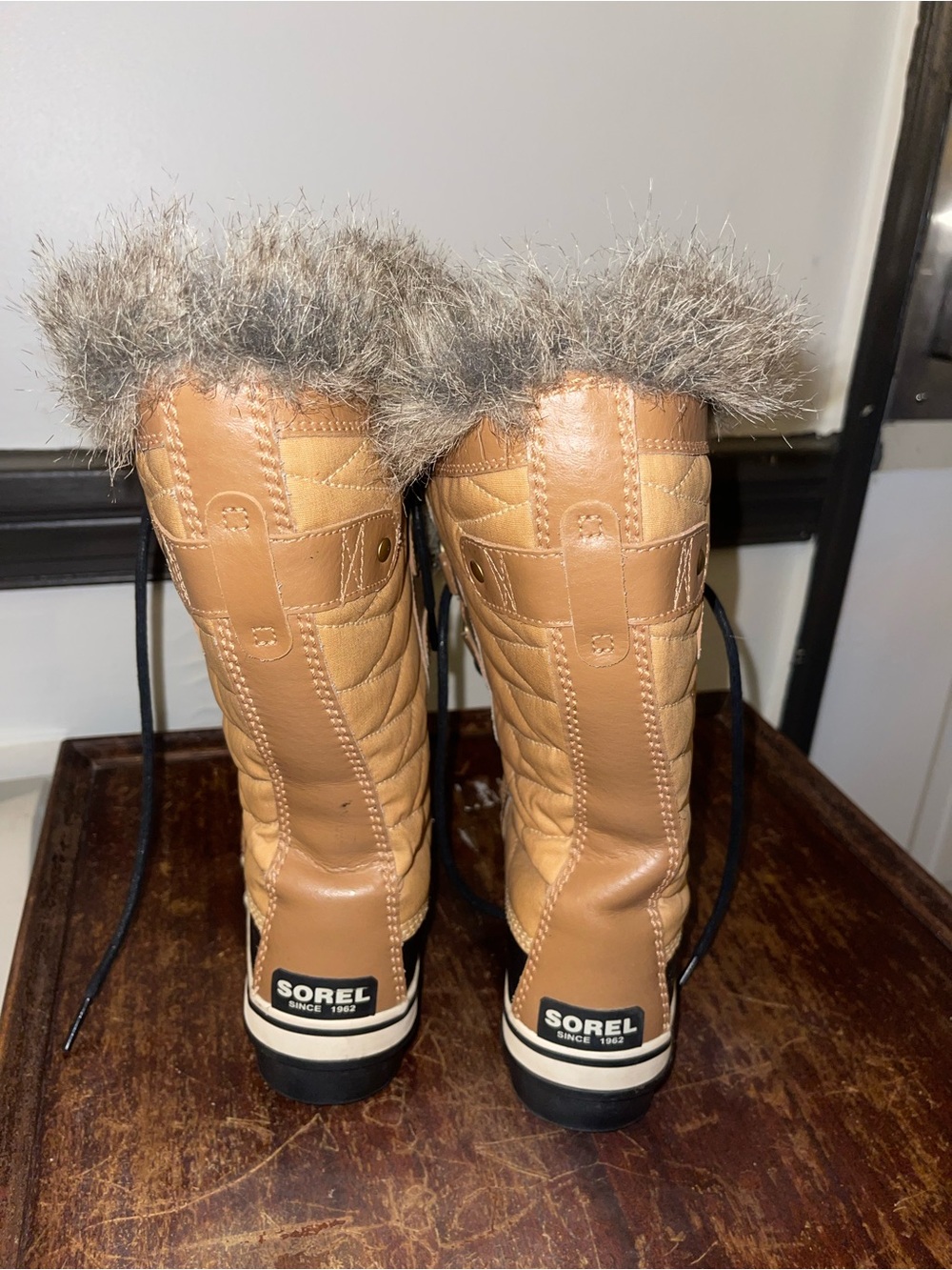 Sorrel Women's Tan and Black Winter Lace-Up Boots with Faux Fur Trim - Size 7 - Picture 4 of 13